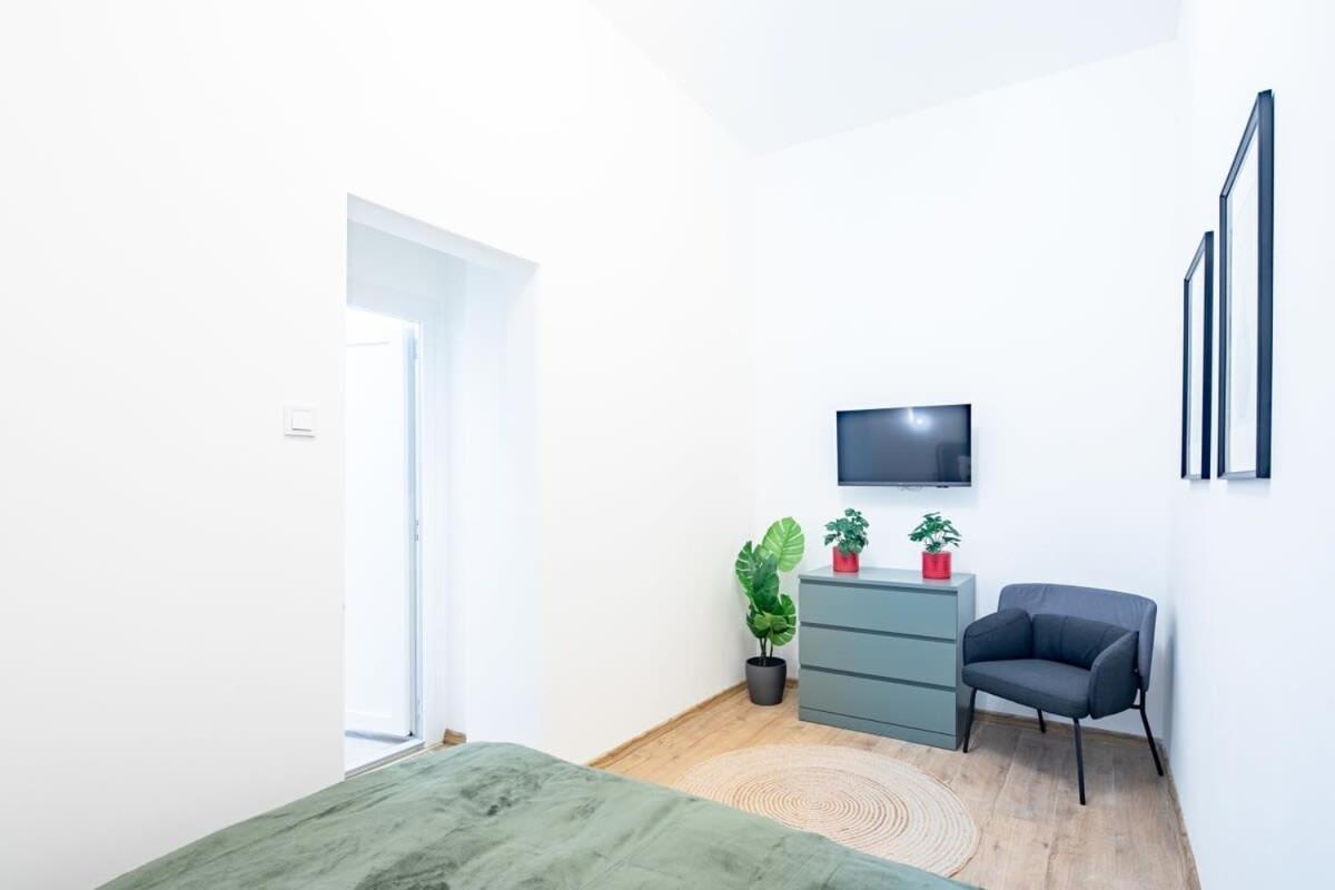 Central - New - Comfy Ac Studio บูดาเปสต์ ภายนอก รูปภาพ