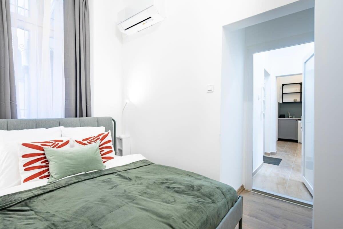 Central - New - Comfy Ac Studio บูดาเปสต์ ภายนอก รูปภาพ
