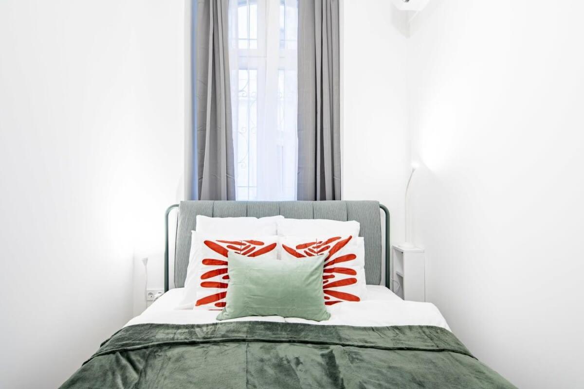 Central - New - Comfy Ac Studio บูดาเปสต์ ภายนอก รูปภาพ